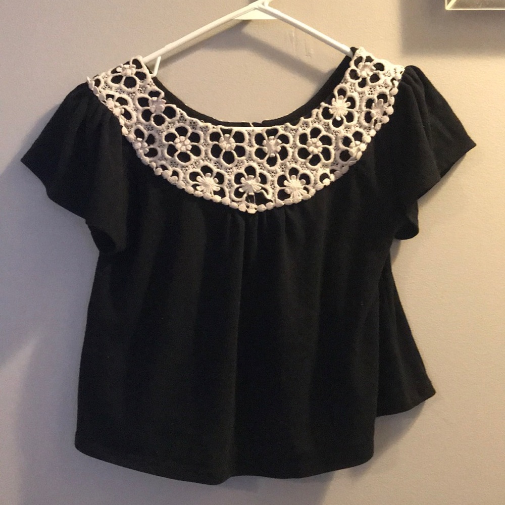 Flowy crop top with floral collar